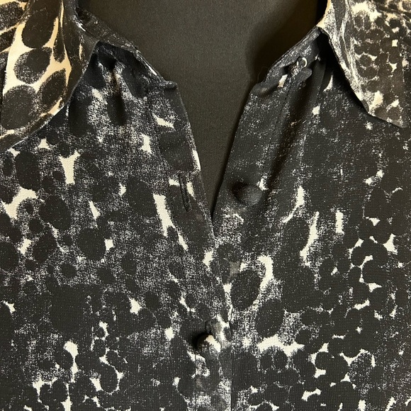 CAbi Black White‎ Animal Print Button Front Long Sleeve Sheer Tunic Top Womens S - Picture 3 of 7